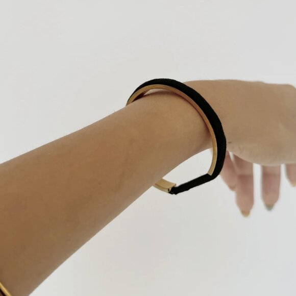 Azzaik Personalized Signature Hair Tie Holder Cuff - Picture 3 of 3